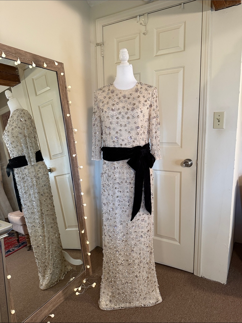 MAC DUGGAL
Ivory Embellished Evening Gown with Velvet Bow - Picture 5 of 17